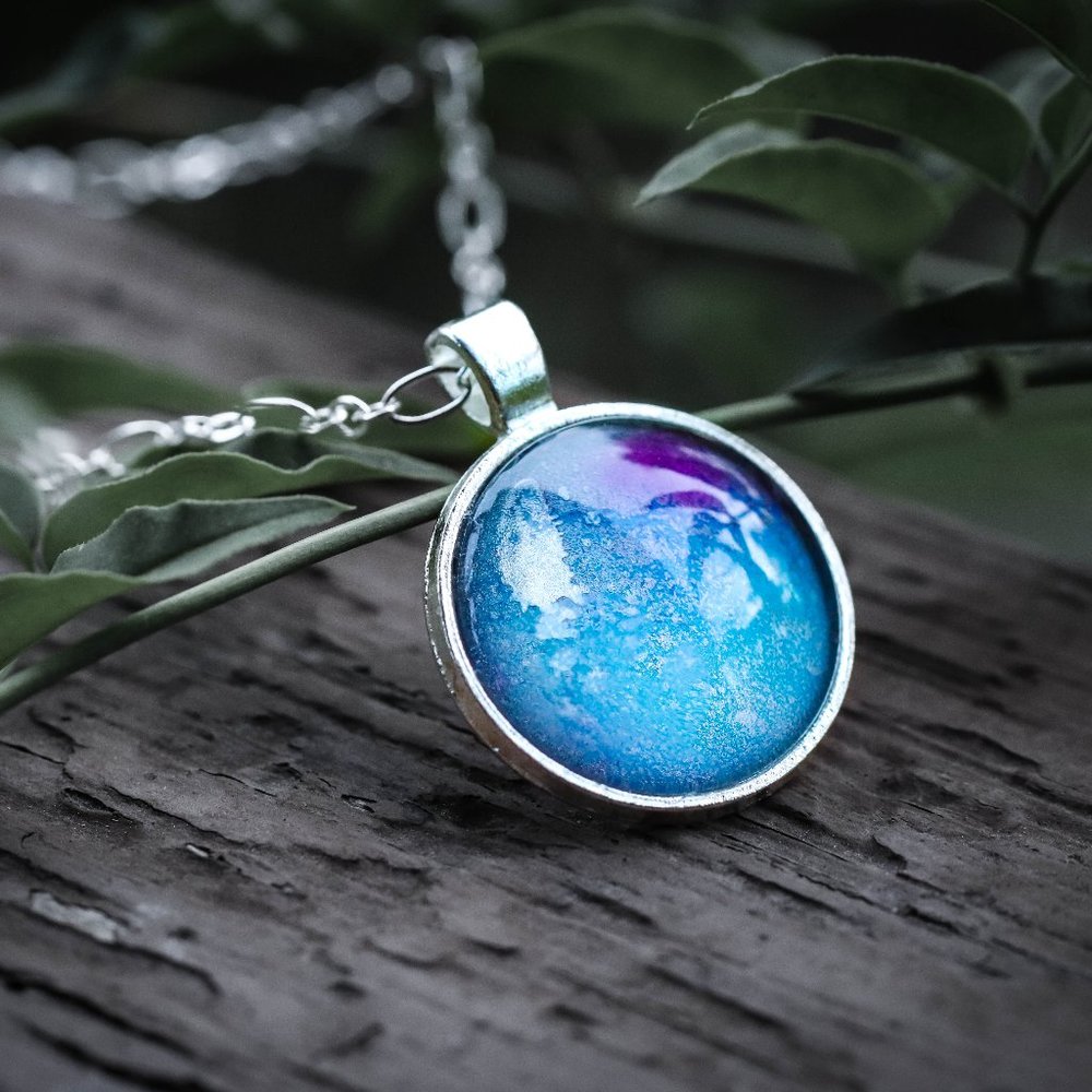 Round Blue Pendant necklace